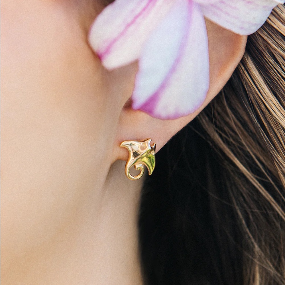 Manta Ray Studs